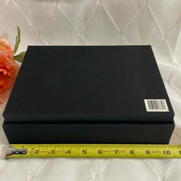 Dolce & Gabbana Padded Satin Gift Box - Picture 7 of 9